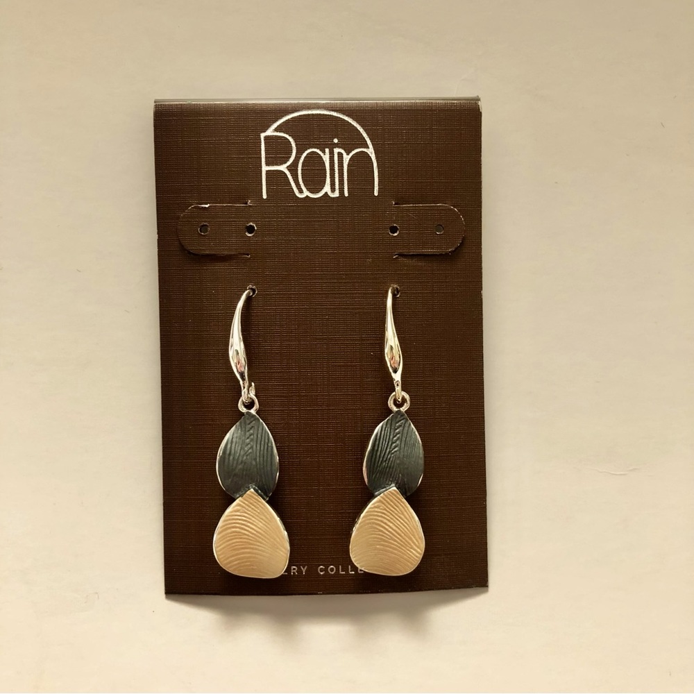 NWT Rain petal earrings